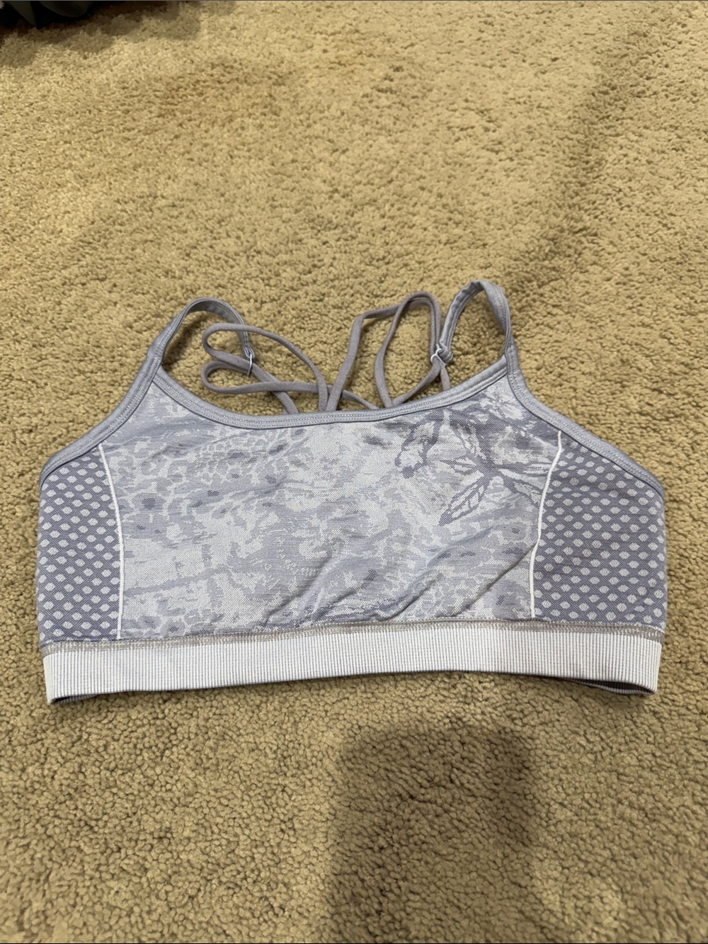 Fabletics Light Gray Patterned Strappy Sports Bra